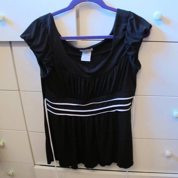 Black and white top with tie.  scoop neck cap sleeve  size large  Speechless - Picture 1 of 4